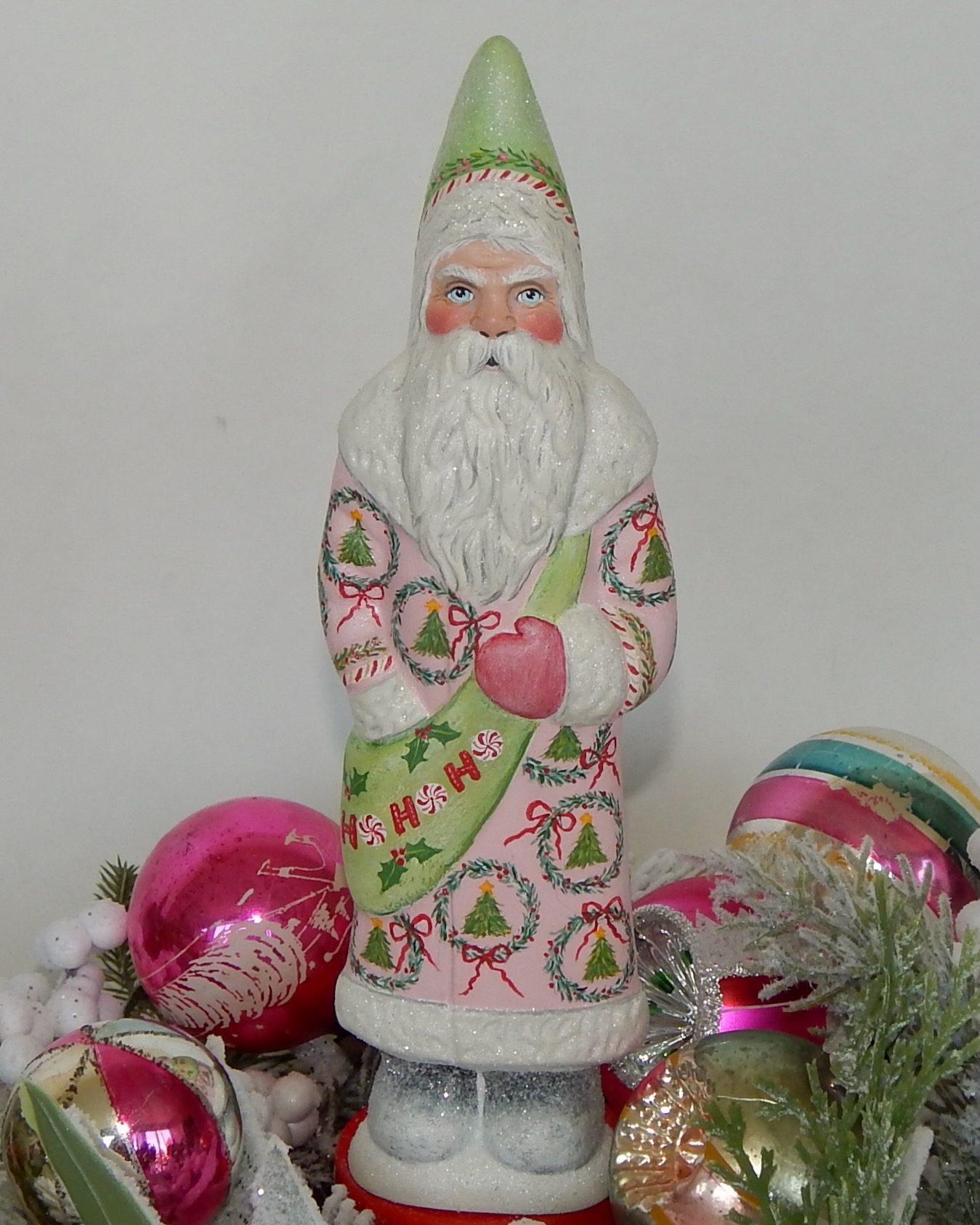 Hand-painted large-scale Chalkware Santa with pink coat and ribbon wreath, item S832